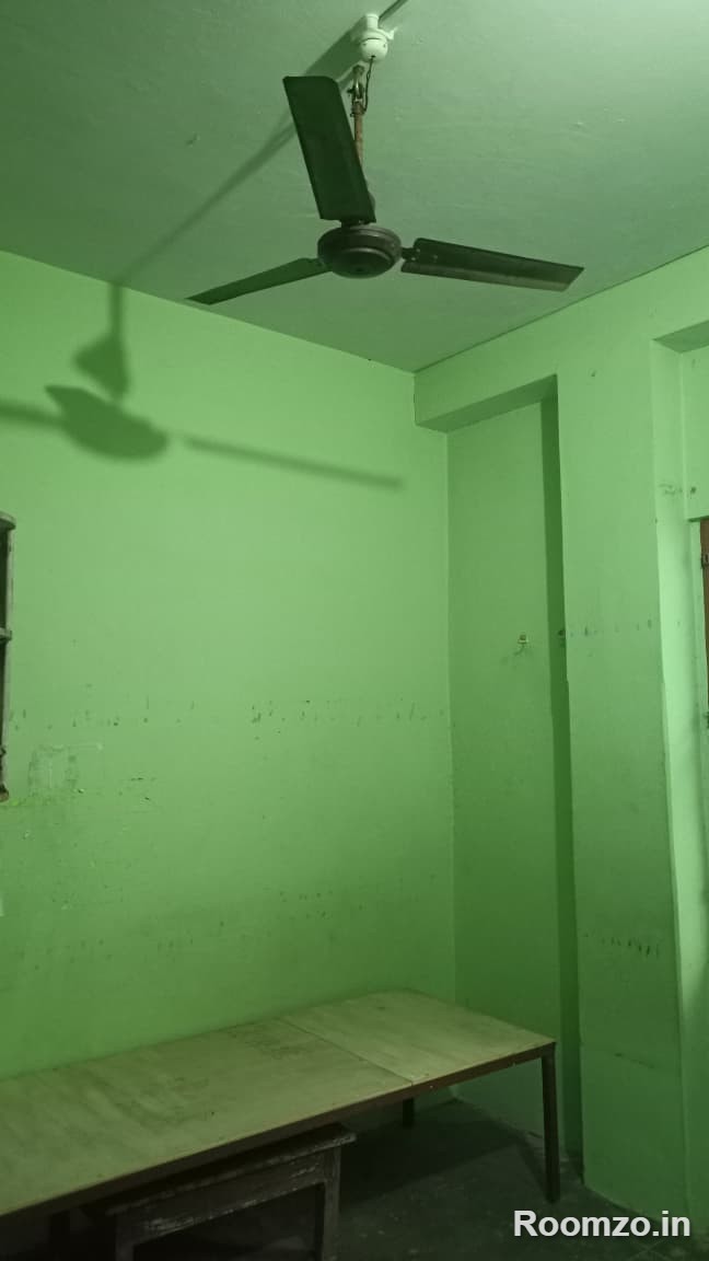 Room in  Katra Madhokunj for girls — photo 2 | Roomzo